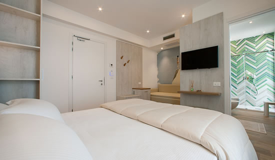 Exclusive Rooms with Sea View